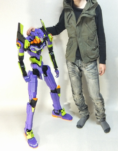 Illustration for article titled This 4-Foot Tall LEGO Evangelion Could Probably Kick Your Ass